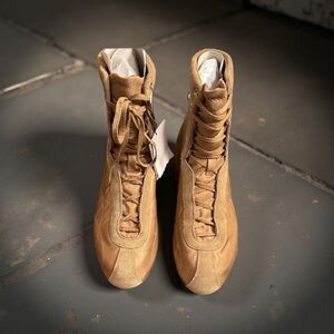 Zara Women’s Tan Lace-Up Boots